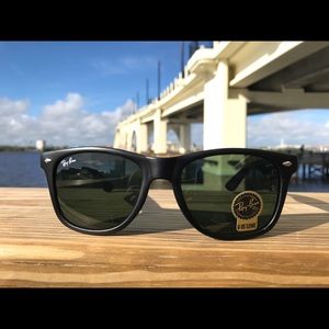 🕶Matte black Ray-Ban Wayfarers🕶